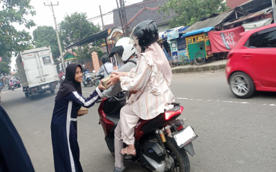 Pesantren Ramadan MAN 2 Kota Cirebon Hadirkan Aksi Ta’jil On The Road