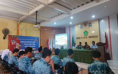 MAN 2 Kota Cirebon Gandeng Fakultas Farmasi Universitas YPIB Majalengka Sosialisasikan Bahaya Obat Palsu